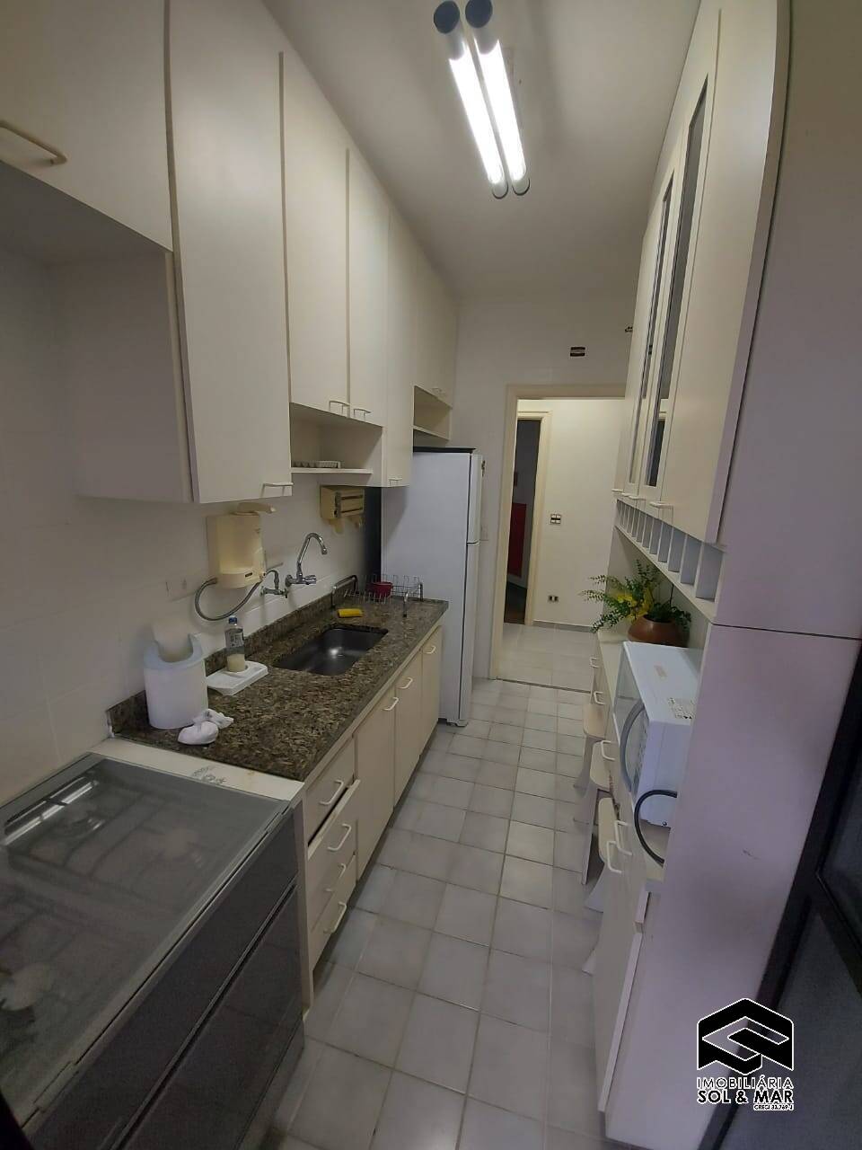 Apartamento à venda com 2 quartos, 70m² - Foto 2