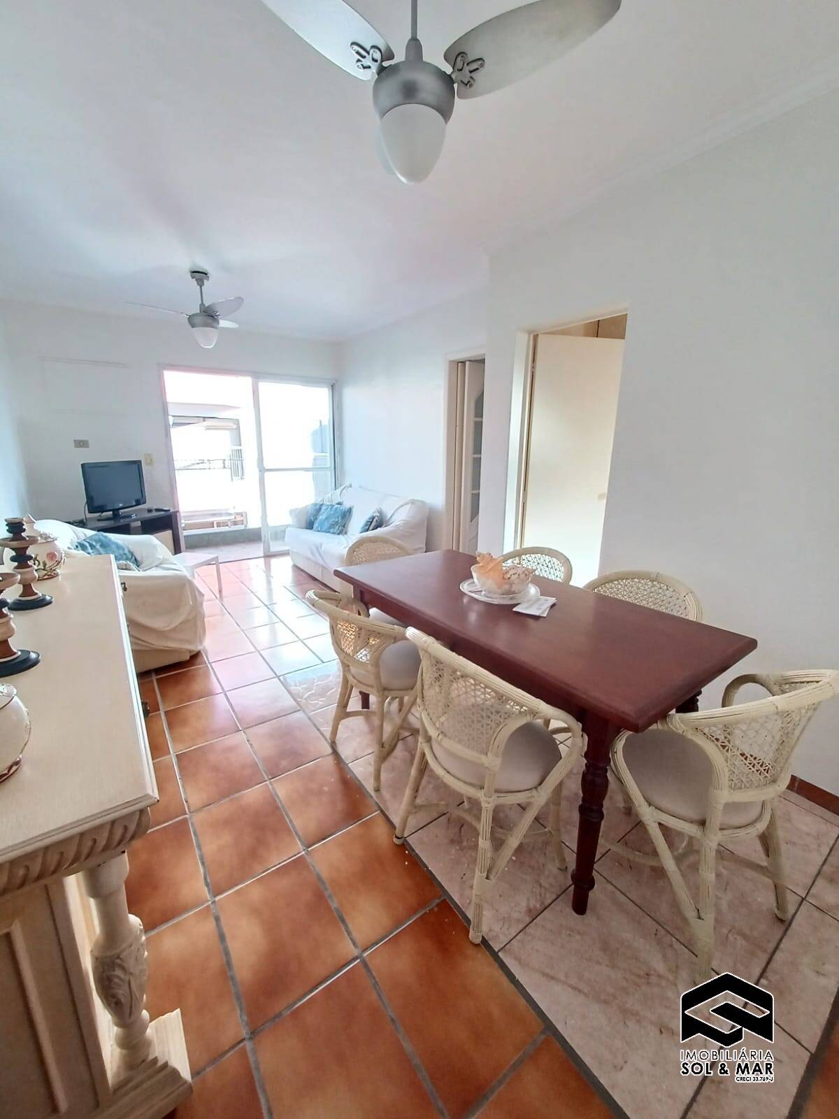 Apartamento à venda com 2 quartos, 70m² - Foto 2