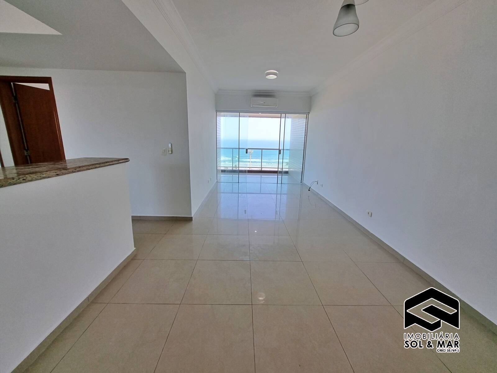 Apartamento à venda com 3 quartos, 96m² - Foto 2