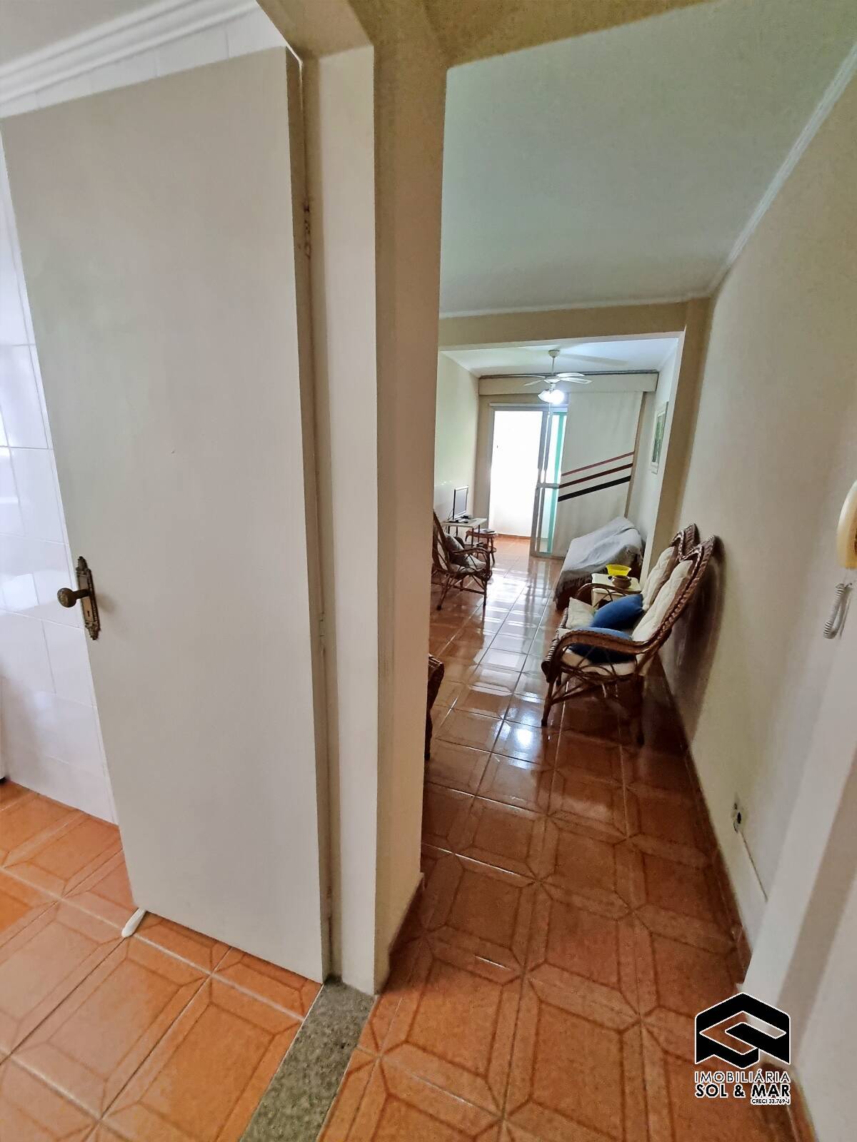 Apartamento à venda com 3 quartos, 77m² - Foto 2