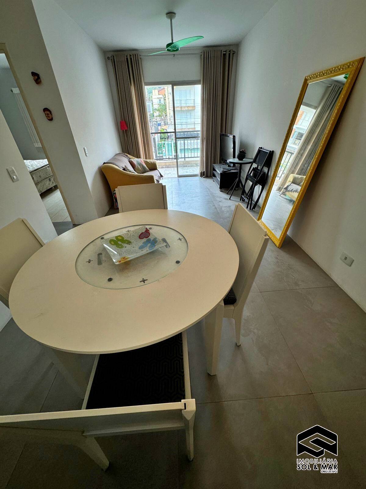 Apartamento à venda com 2 quartos, 70m² - Foto 3