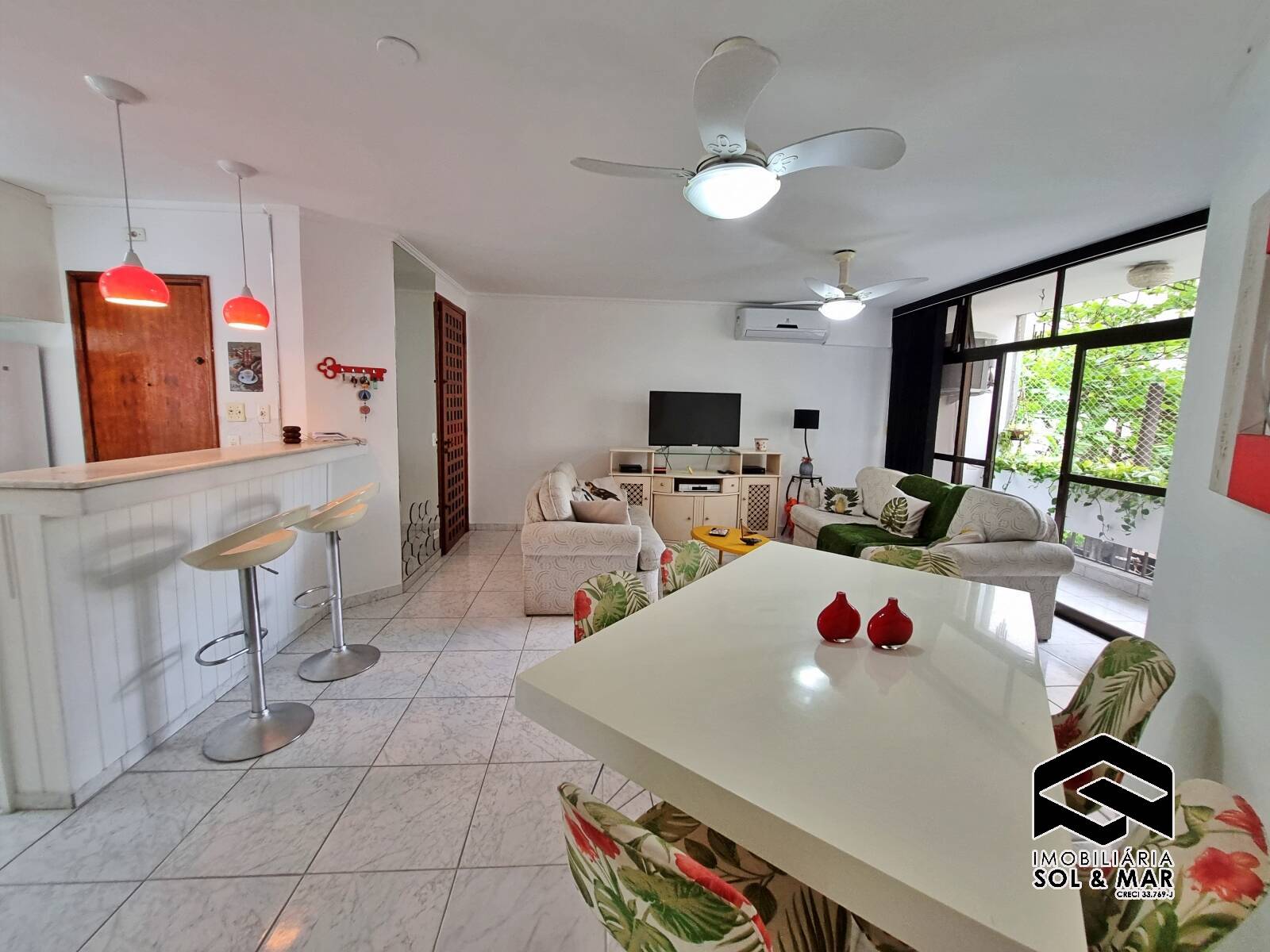 Apartamento à venda com 3 quartos, 96m² - Foto 2