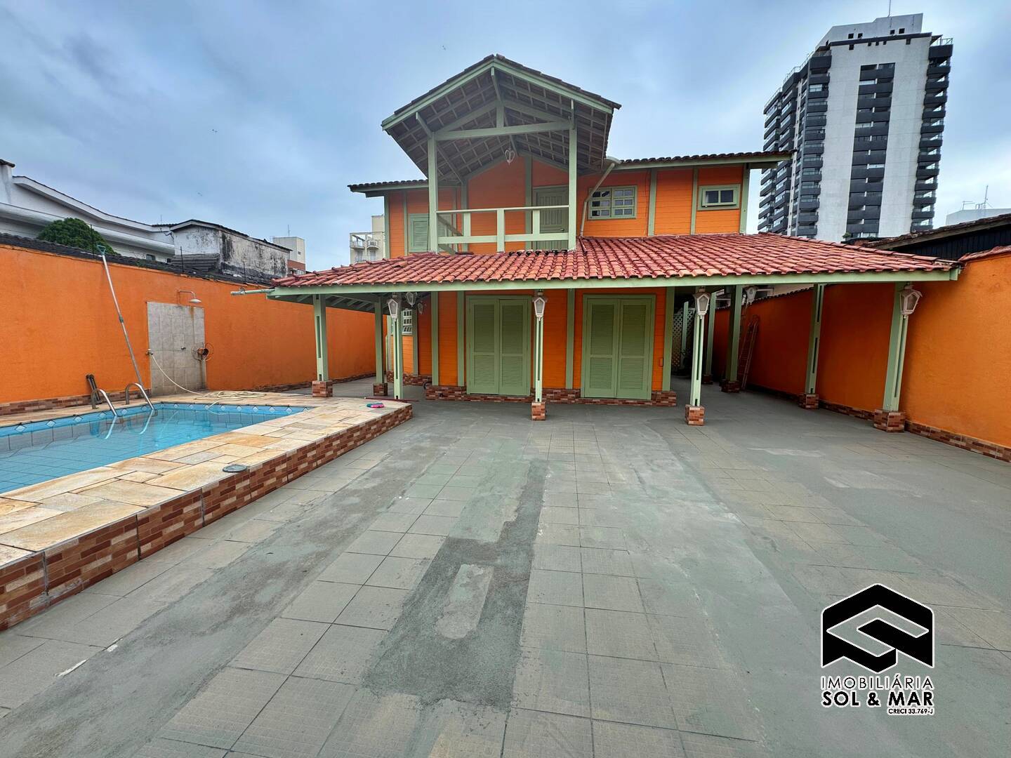 Casa à venda e aluguel com 3 quartos, 200m² - Foto 2