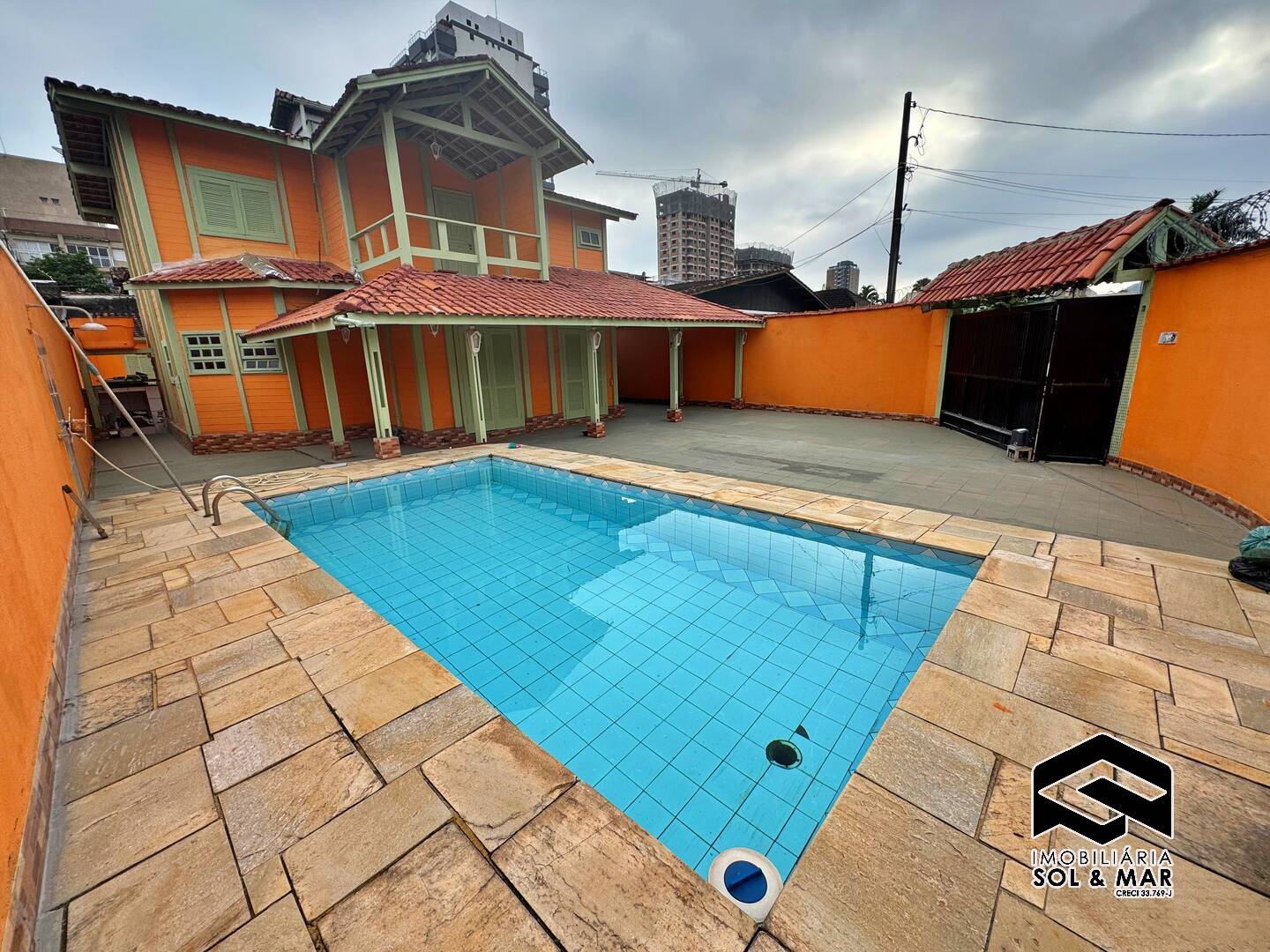 Casa à venda e aluguel com 3 quartos, 200m² - Foto 4