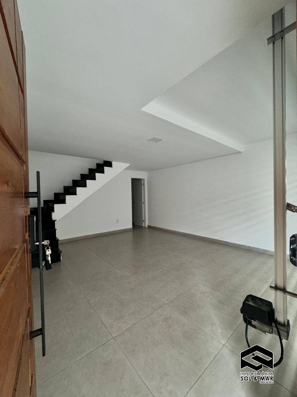 Casa à venda e aluguel com 3 quartos, 140m² - Foto 1