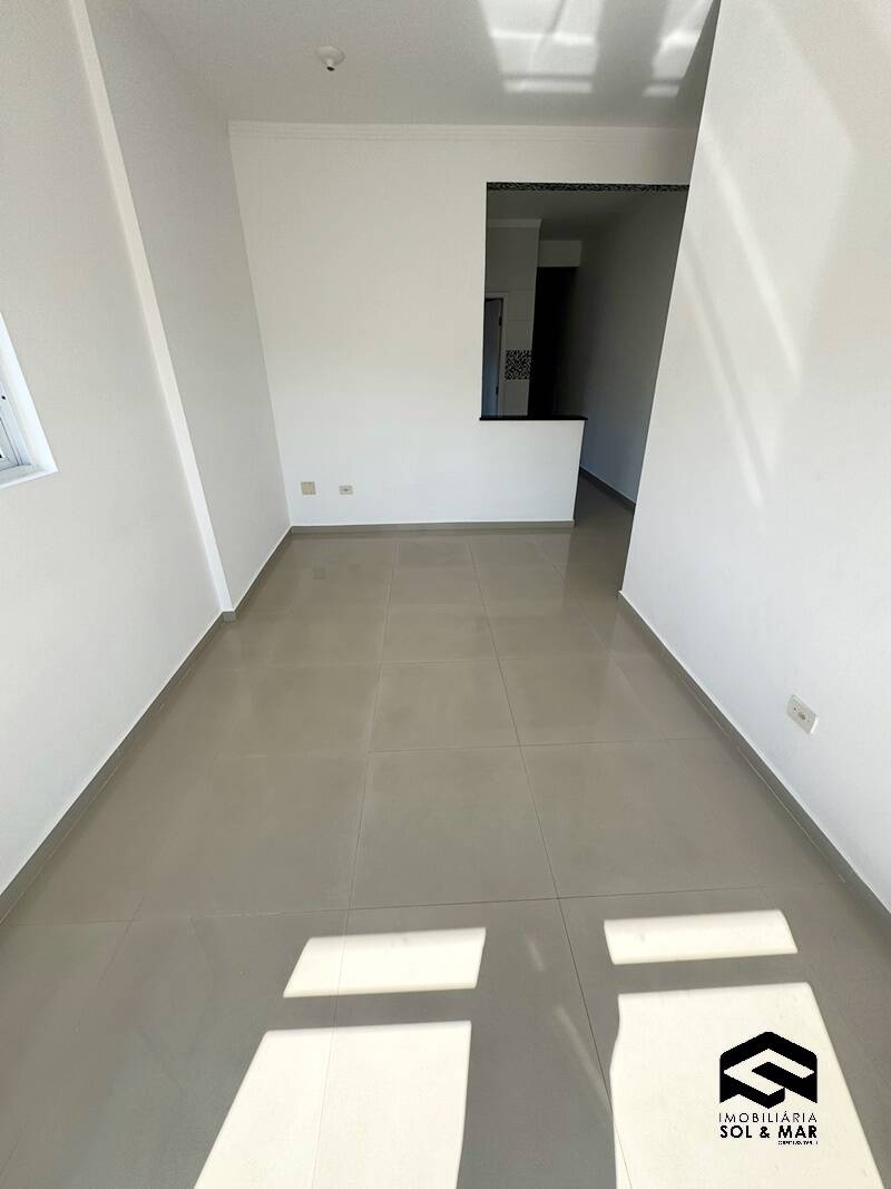 Casa à venda com 3 quartos, 75m² - Foto 2