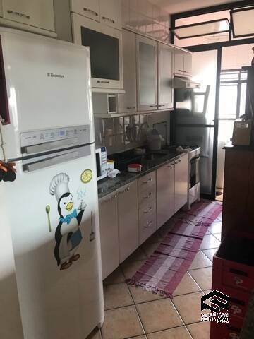 Apartamento à venda com 2 quartos, 75m² - Foto 22