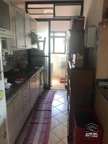 Apartamento à venda com 2 quartos, 75m² - Foto 23